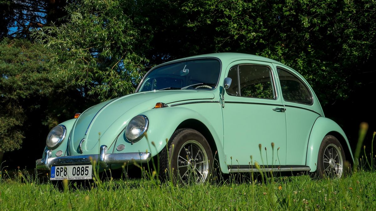 Nádherně zachovalý VW Brouk jako pocta tomuto legendárnímu autu. Tento konkrétní navíc můžete okouknout už za týden na jejich srazu!