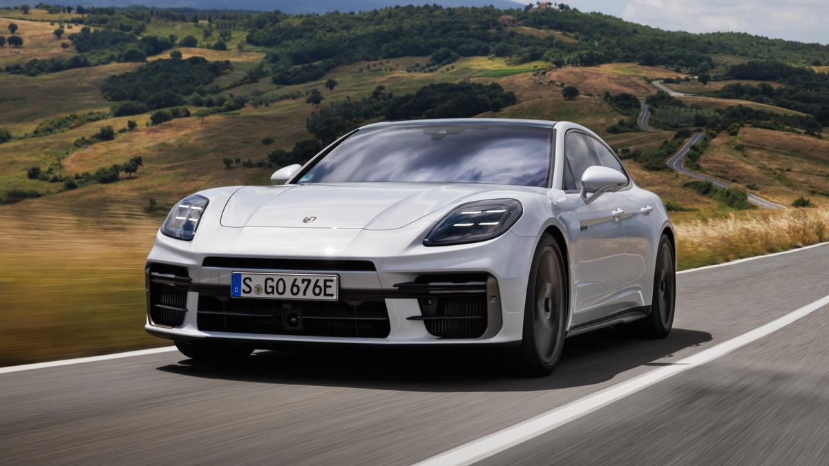 Čtyřdveřové Porsche si namazalo na chleba i exotické supersporty: Nejvýkonnější Panamera všech dob se představuje ve velkém stylu