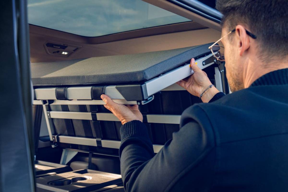 Volkswagen Multivan s paketem pro přespání.