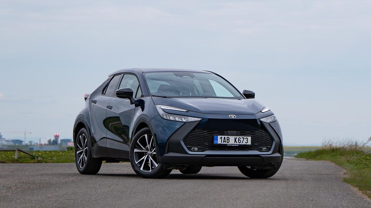 Skvěle fungující stylovka: Hybridní Toyota C-HR nadělá spoustu parády a jezdí za hubičku