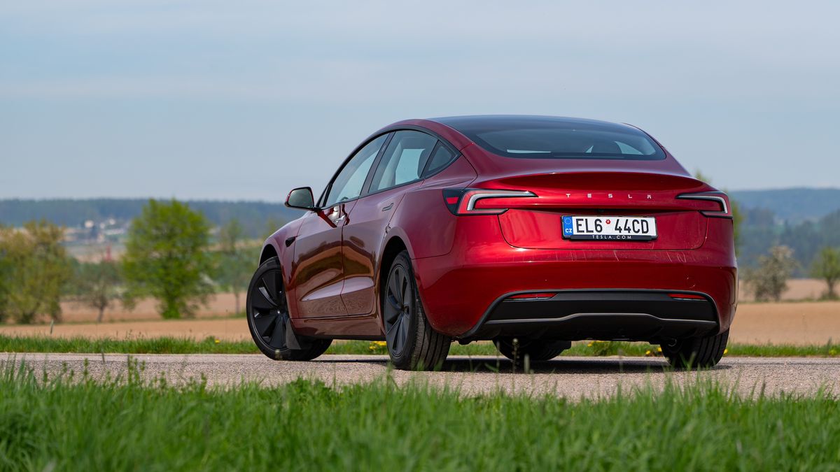 Nejúspornější Tesla s nejdelším dojezdem všech dob je tady. Zadokolka Model 3 Long Range navíc stojí rozumné peníze