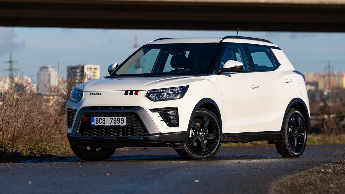 Levná čtyřkolka a praktický kombík v akci: SsangYong Tivoli je tajným tipem na dostupné a schopné auto