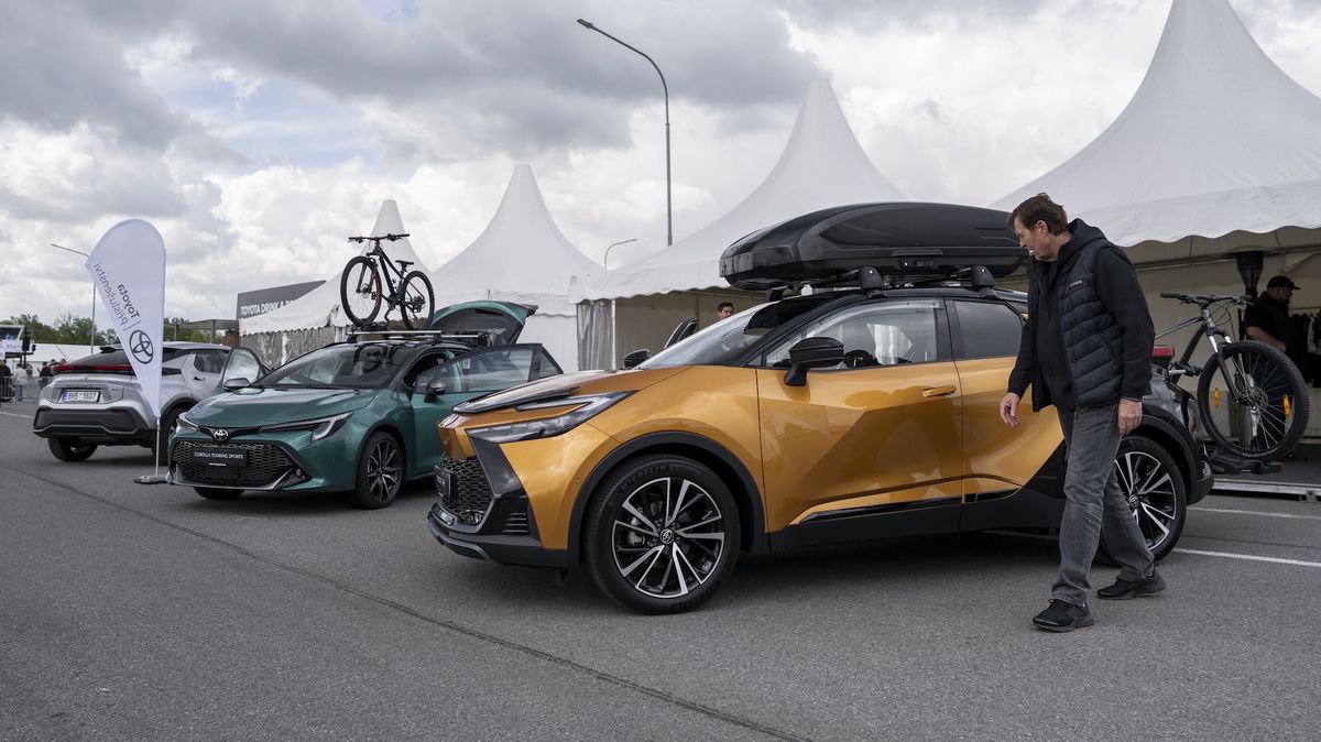 Toyota přiváží českým motoristům až statisícové slevy! V akci teď ušetříte za osobáky i užitkáče