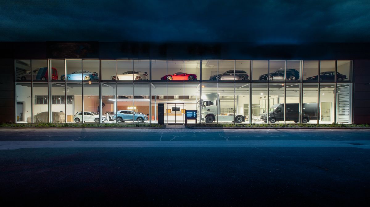 Navštívili jsme unikátní sbírku plnou příběhů. Kromě vzácných BMW tady stojí třeba i funglovka od Ferrari nebo Felicie s logem BMW