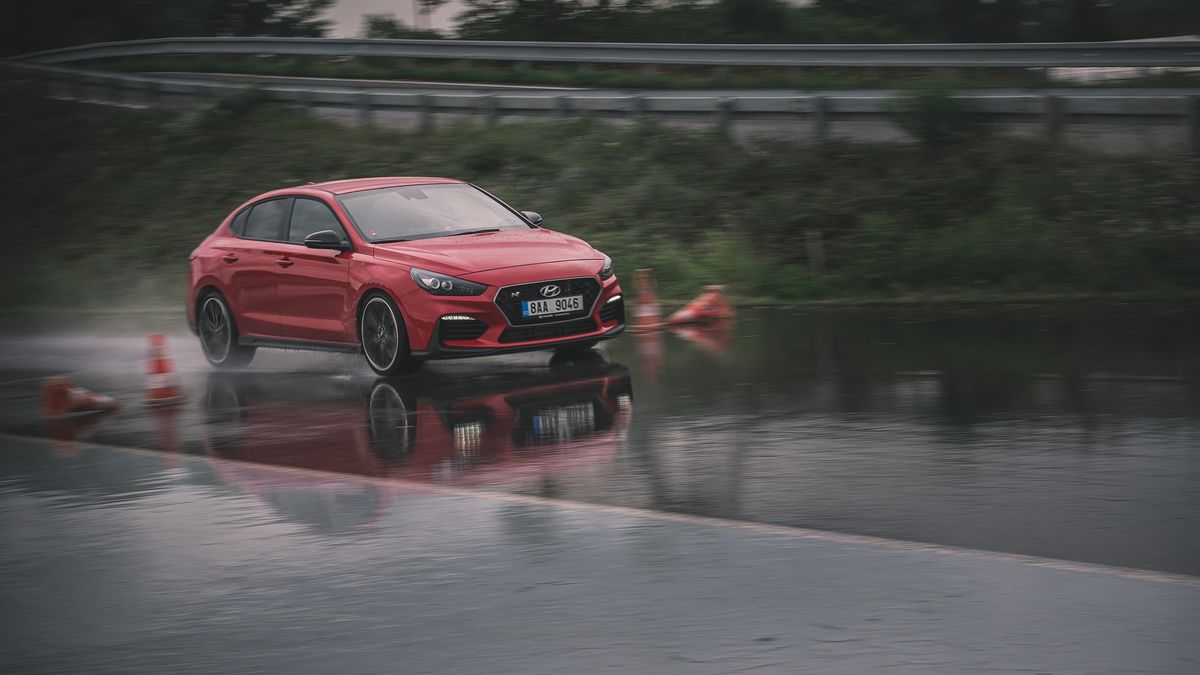 Start Driving 2023: Celorepublikové kurzy bezpečné jízdy pro mladé řidiče jsou zadarmo