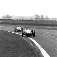 Jim Clark dobyl na Lotusu 18 ve Formuli Junior první vítězství kombinace Lotus/Ford Cosworth (Goodwood 1960)
