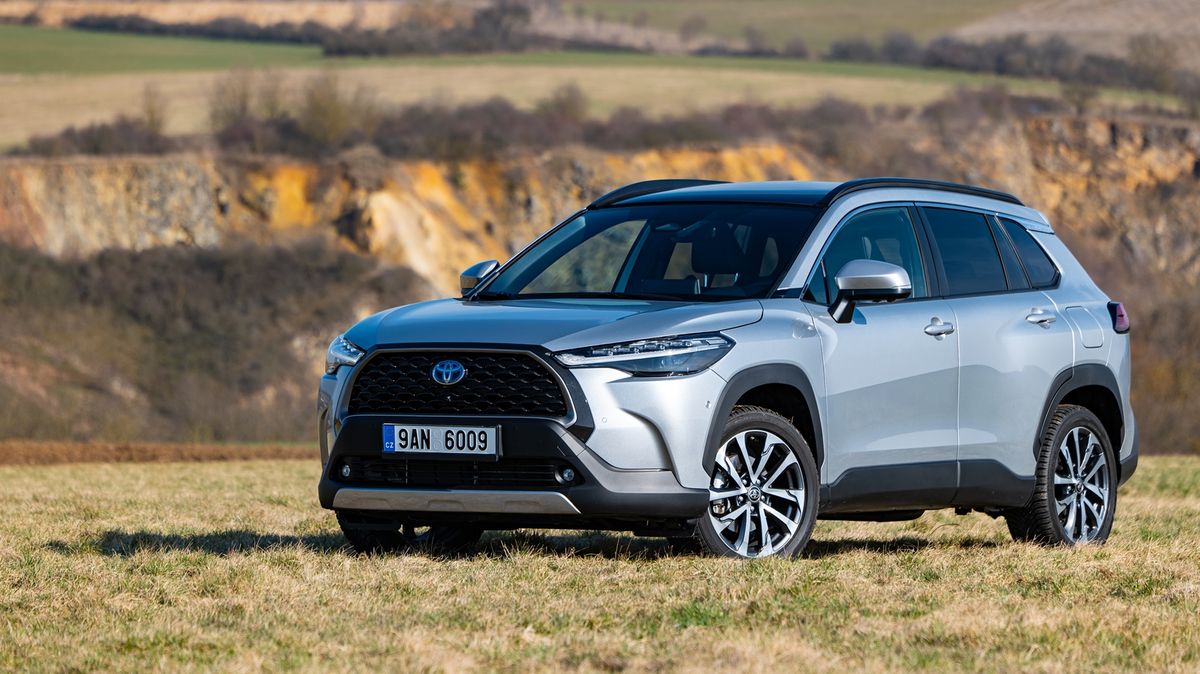 Toyota slaví 30 let v Česku. V loňském roce prodala rekordní počet vozů, daří se i Lexusu