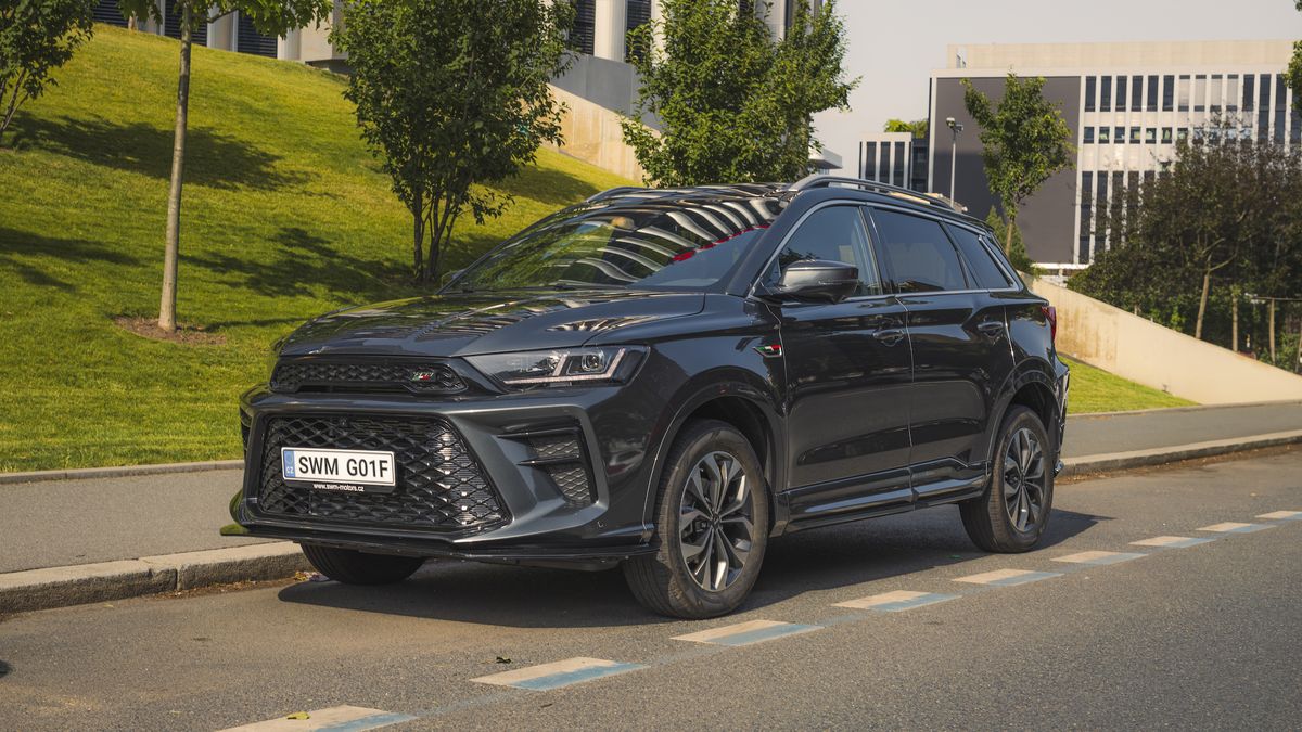 Čínský Dodge na českém trhu: SWM nabízí po střechu vybavené SUV za cenu, kde konkurence začíná
