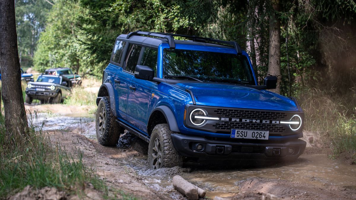 Poctivý americký off-road Ford Bronco poprvé v terénu i na silnici. Měli byste pro něj hned běžet?