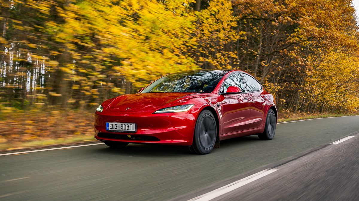 Tak dospěla, nebo ne? Omlazená Tesla Model 3 ve velkém testu překvapila víc, než jsme čekali