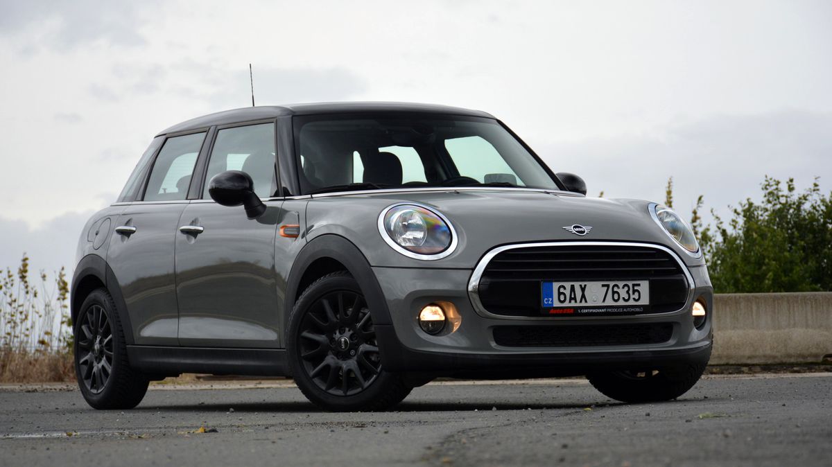 Test ojetiny: Pětidveřové Mini Cooper (F55) je zajímavá alternativa k Fabii. Vážně!