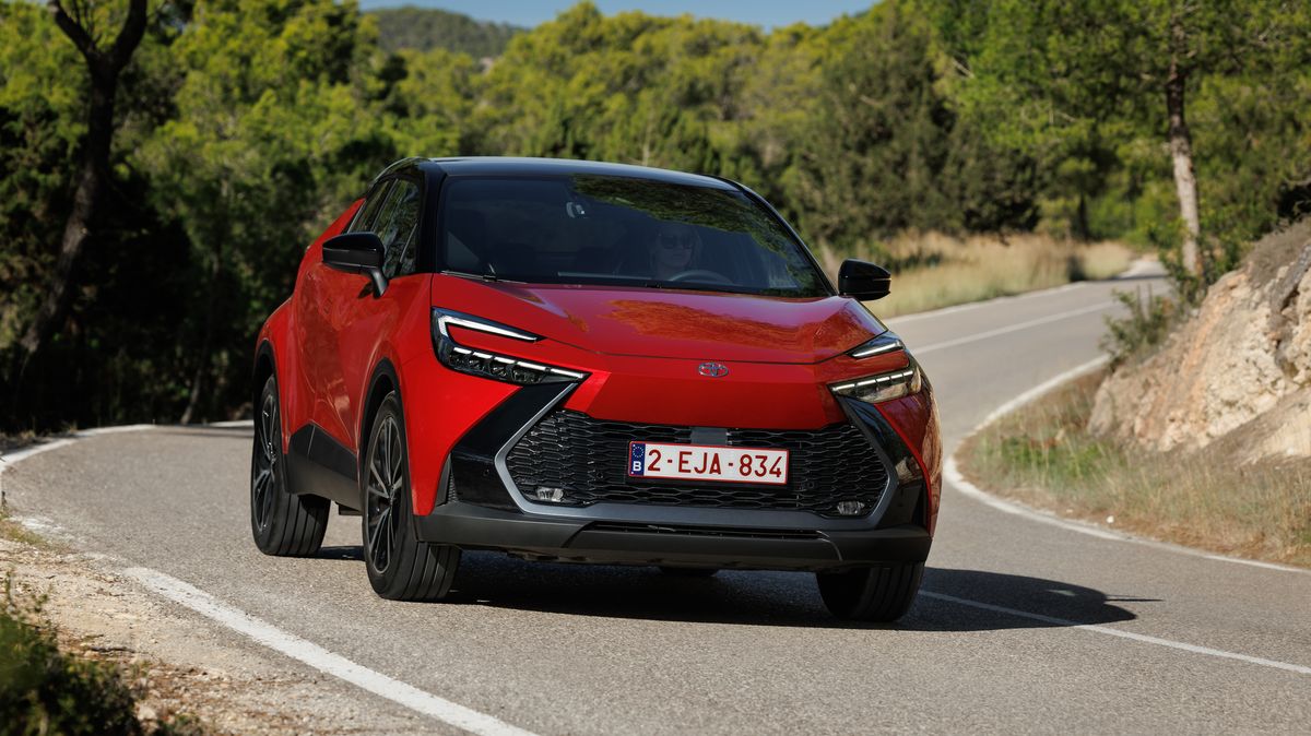 Řídili jsme auto, které vypadá jako koncept. U Toyoty C-HR je jedno, jaký motor si vyberete. A vždycky dostanete slevu