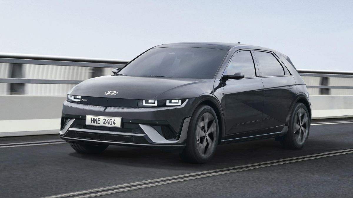 Futuristický Hyundai Ioniq 5 má po faceliftu. Dojede dál, nabíjí se rychleji a nabízí variantu pro sportovce