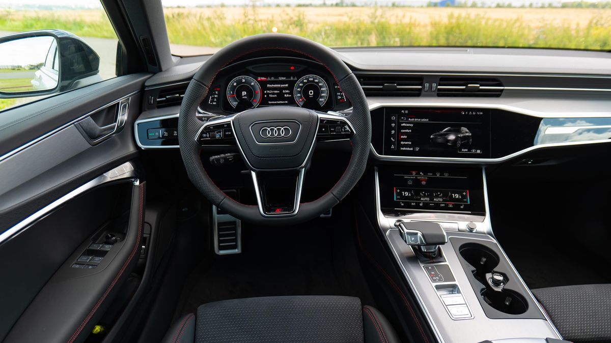 Pracoviště řidiče může být příjemné i s obrazovkami: Audi A6 sice upustilo od tlačítek, přesto nás tím tolik neštve