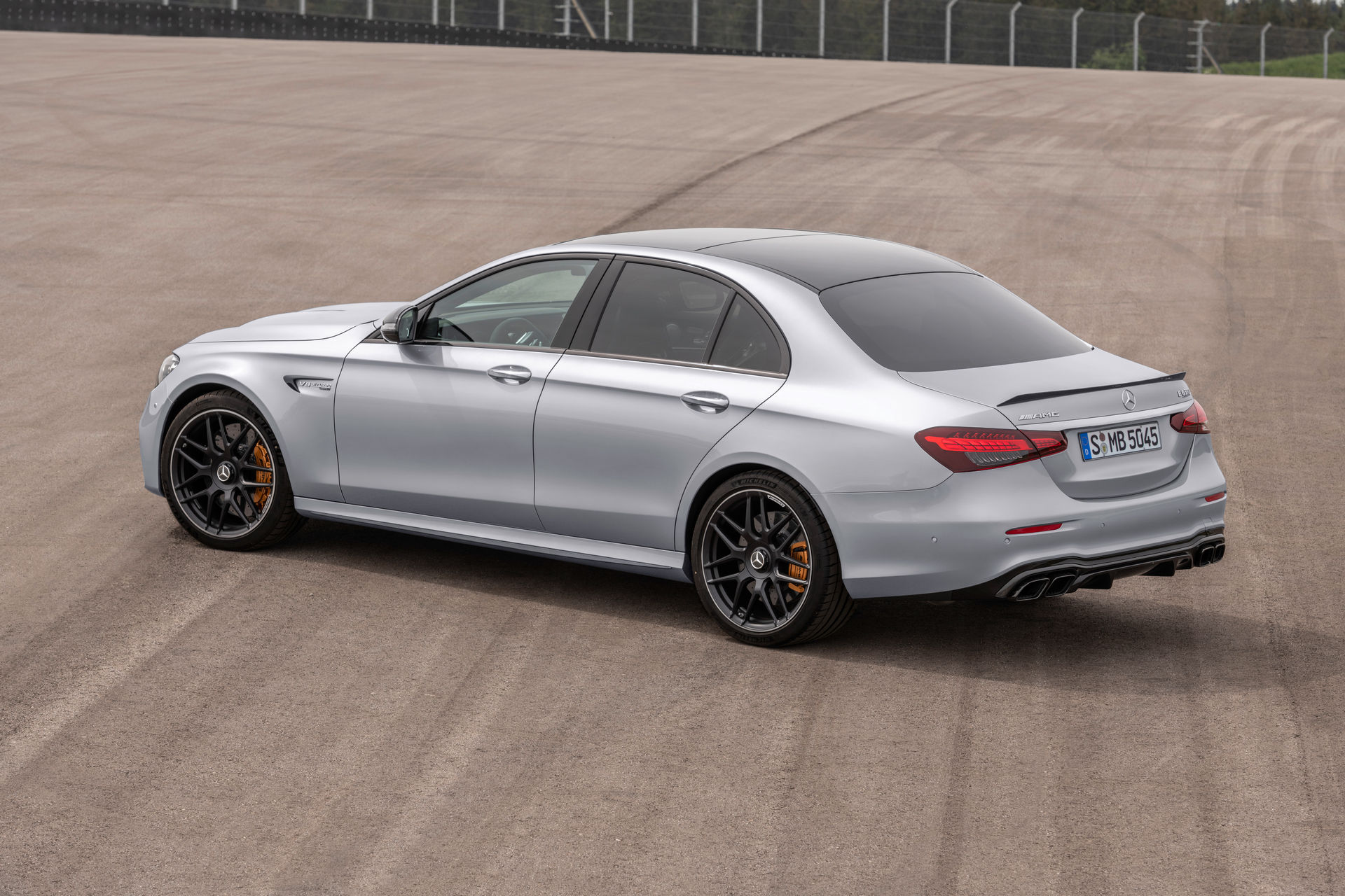 Mercedes Modernizoval Sve 600konove Monstrum Amg E63 Garaz Cz Mercedes Modernizoval Sve 600konove Monstrum Amg E63 Garaz Cz