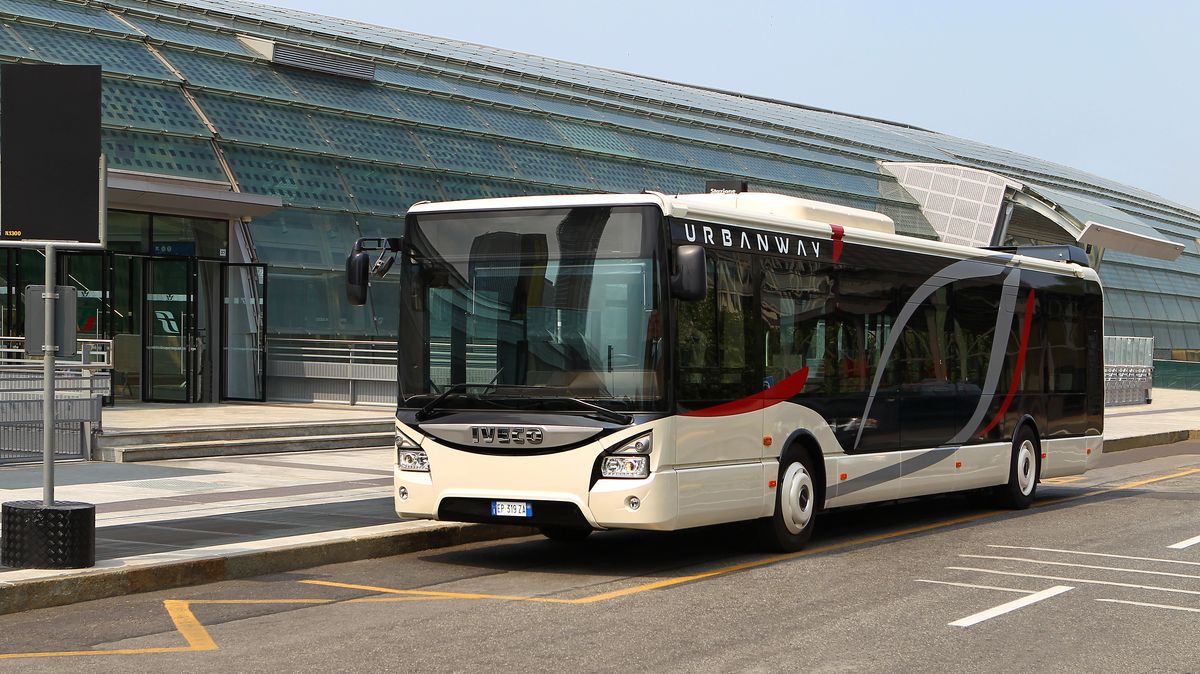 Výrobce autobusů ve Vysokém Mýtě změní majitele. Novými pány budou Indové