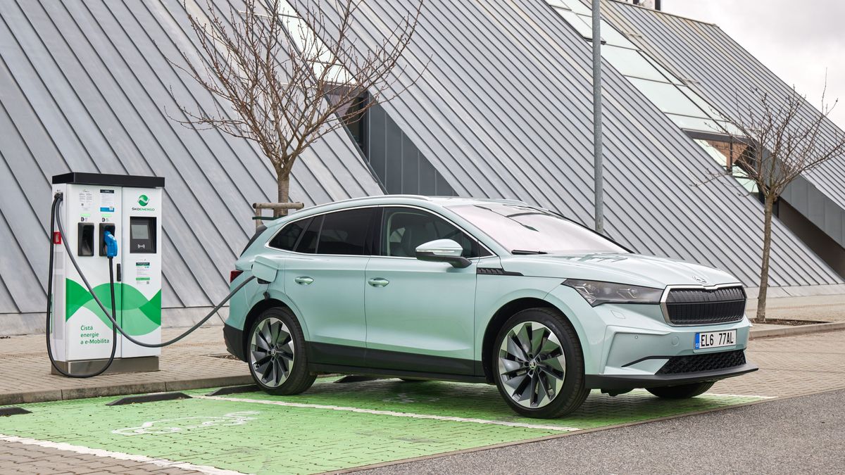 Smrt dieselů? Zájem o naftu v Evropě brutálně padá, elektromobily naopak na vzestupu. Česko je specifické