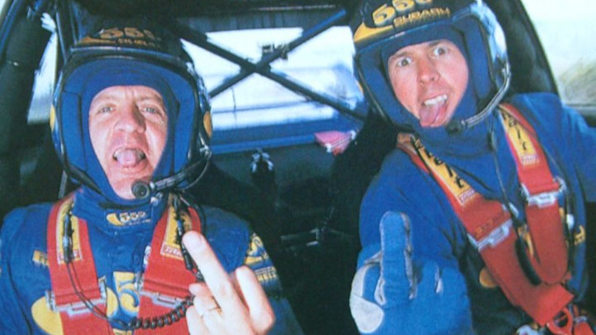 Colin McRae je legenda legend. Přidával plyn tam, kde ostatní ubírali, nezabil se však v autě, ale ve vrtulníku