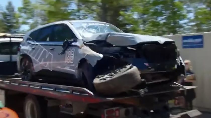 Let do nebe skončil karambolem: „SuperSUV“ BMW XM na Pikes Peak drsně havarovalo
