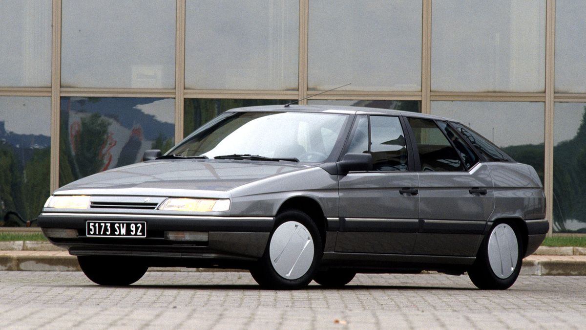 V revolučním roce 1989 se představilo několik automobilových novinek, které se pak staly legendami. Připomeňte si ty nejslavnější