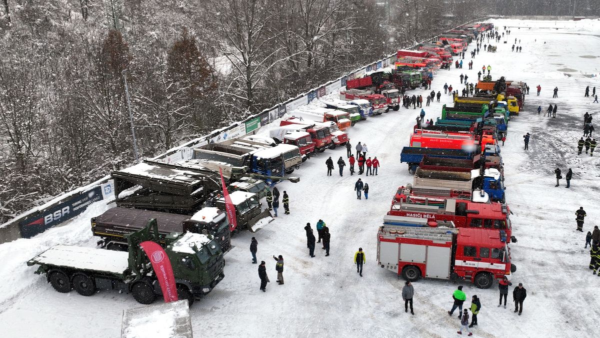 Tatrovky mají nový rekord. V Ostravě se sešlo nejvíc těchto náklaďáků na jednom místě
