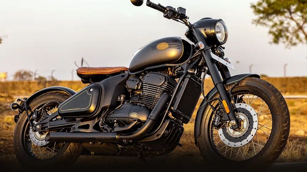 Je tu nová Jawa Pérák! Krásná retro motorka je po modernizaci snad ještě hezčí. A má i lépe jezdit