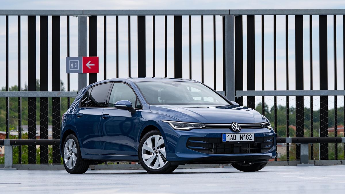 Skutečná lidovka od Volkswagenu: Modernizovaný Golf se základním motorem ve verzi People potěší sympatickou výbavou navíc