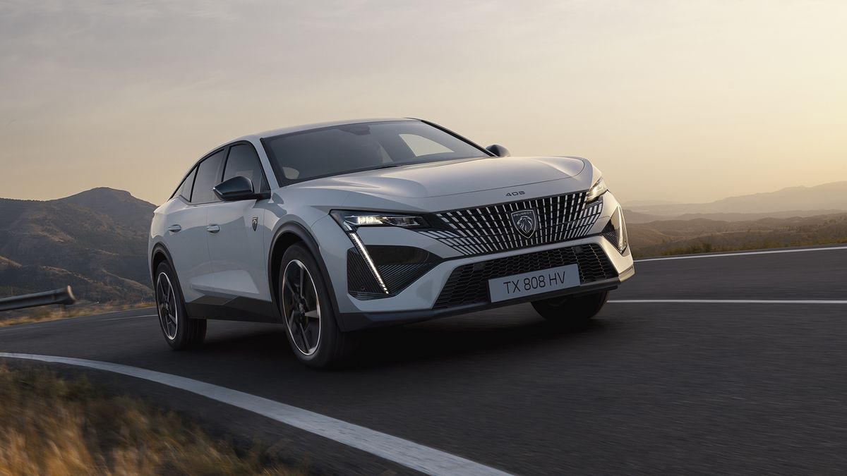 Peugeot má nového lva ve stáji. Bzučící e-408 kupodivu nekopírovala od svého sourozence