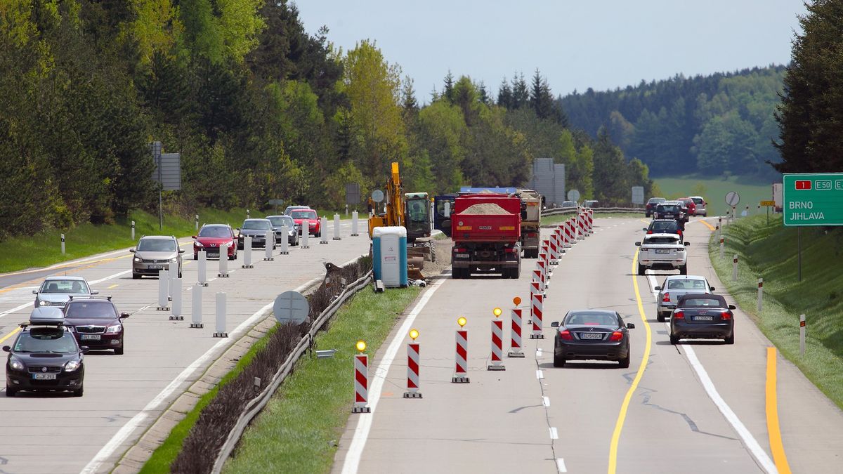 Dopravní horor na D1 začíná. ŘSD zahájilo práce na rozšíření dálnice v Brně. Nově má mít šest pruhů