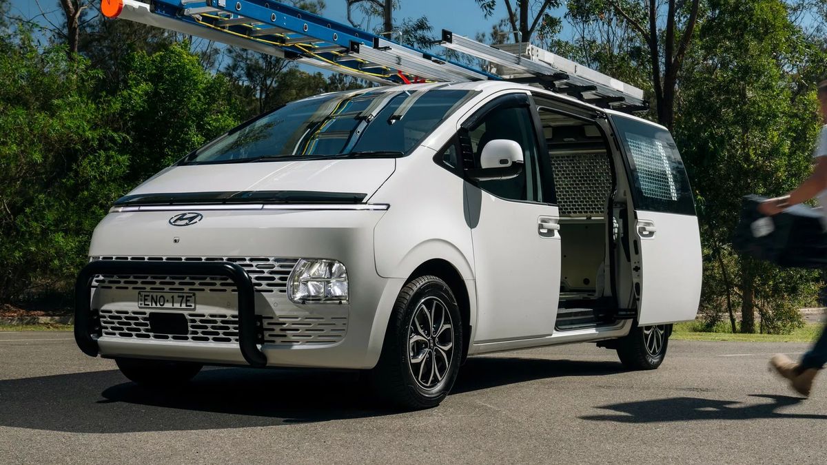 Pracovní morálka a technologie jako v osobáku. Hyundai Staria-Load Premium zatím pouze v Austrálii