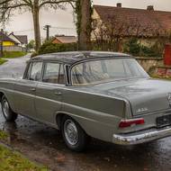 Mercedes-Benz 200 W110