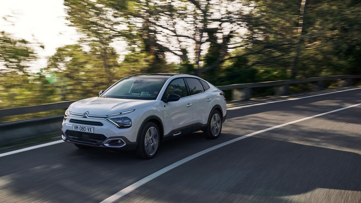 Nový Citroën C4 X s větším kufrem přijíždí do Česka. Stojí lehce pod půl milionu, ale má to podmínku