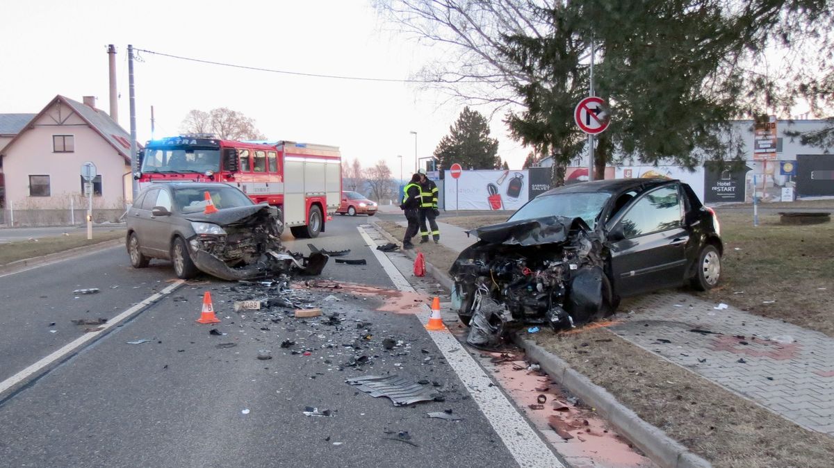 Více než polovina Čechů se na silnicích necítí bezpečně, viní z toho ale ostatní. Většina řidičů nechce snížení rychlostních limitů