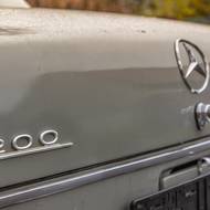 Mercedes-Benz 200 W110