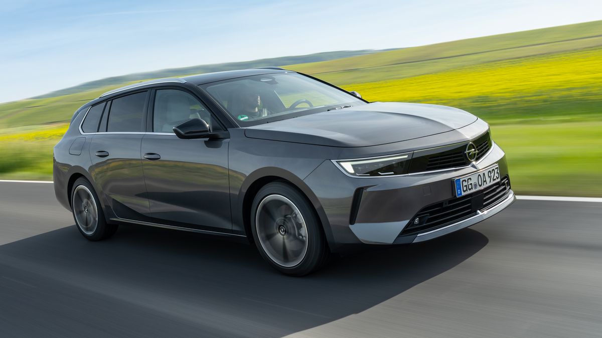Opel na 24 hodin dramaticky zlevní svá auta. Nabídne statisícové slevy nebo zimáky zdarma