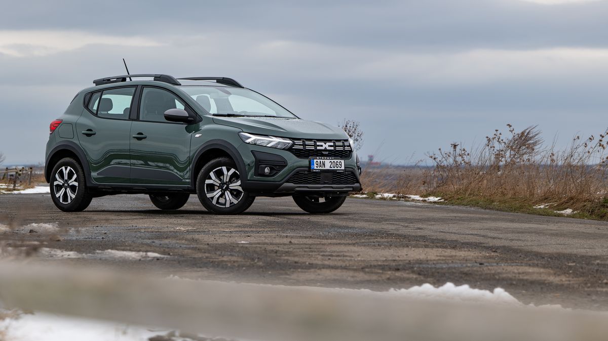 Za Dacii Sandero Stepway s novým tříválcem se nemusíte stydět. Je svižná a vypadá k světu