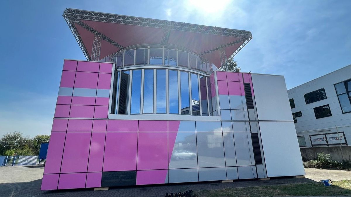 Kempování s obytňákem jako v hotelu: Kupte si rozkládací motorhome po týmu Force India z Formule 1