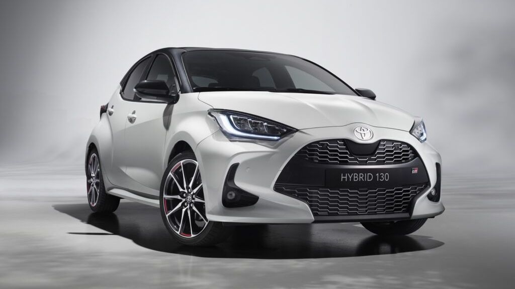 Facelift pro Toyotu Yaris! Dostane nový, silnější motor a sám zastaví, když se vám udělá špatně