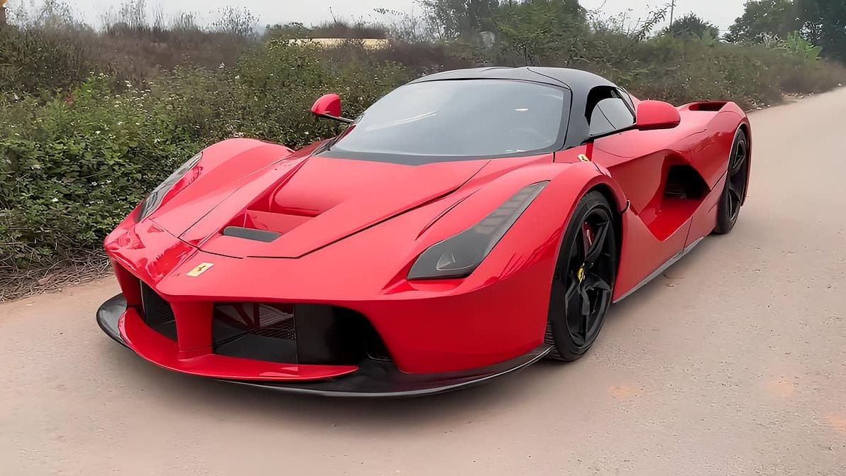 Podivuhodně věrná replika LaFerrari baví internet. Vznikla ve Vietnamu a skrývá čtyřválcovou techniku Toyoty