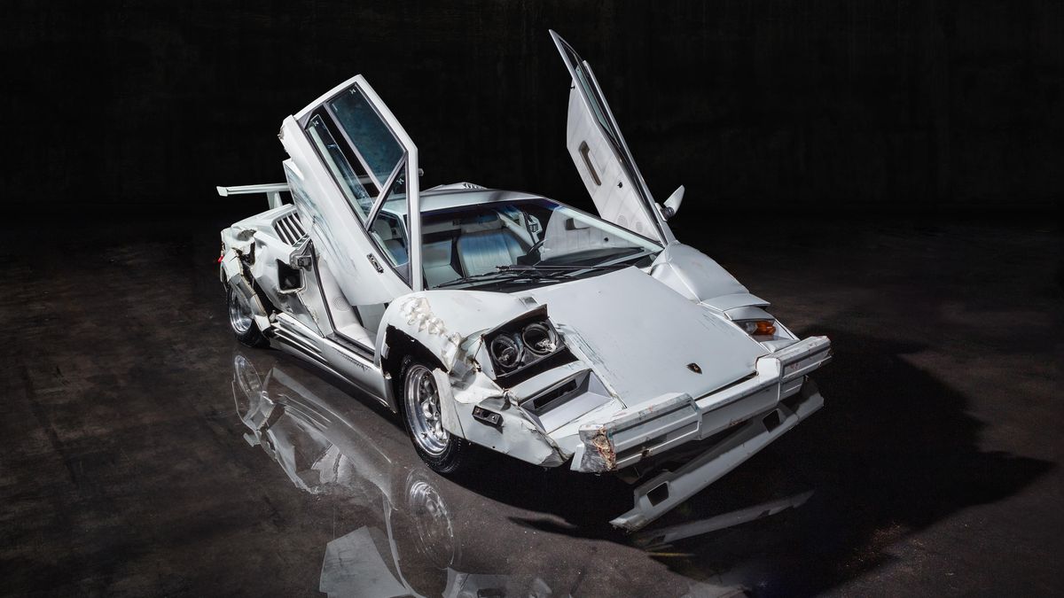 Desítky milionů za nabourané lambo? Do aukce míří kousek z kultovní filmové scény