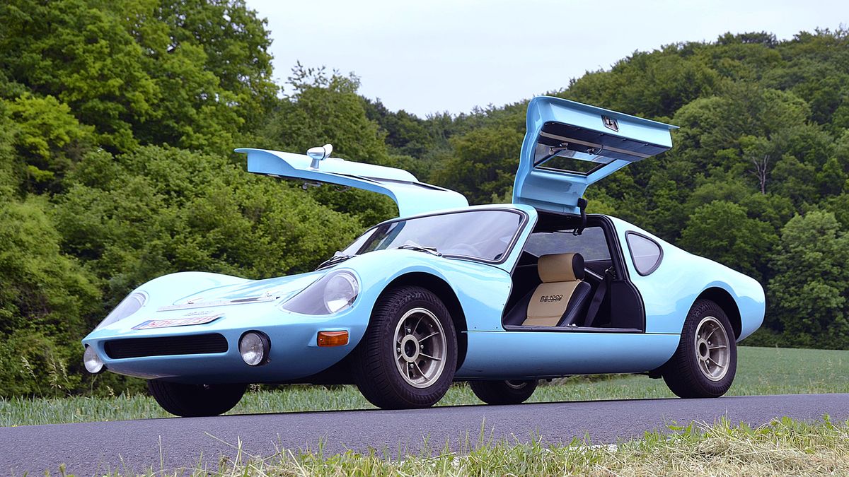Východoněmecké Ferrari s „racčími“ dveřmi poháněl motor z Wartburgu. I tak dokázalo jet až dvoustovkou