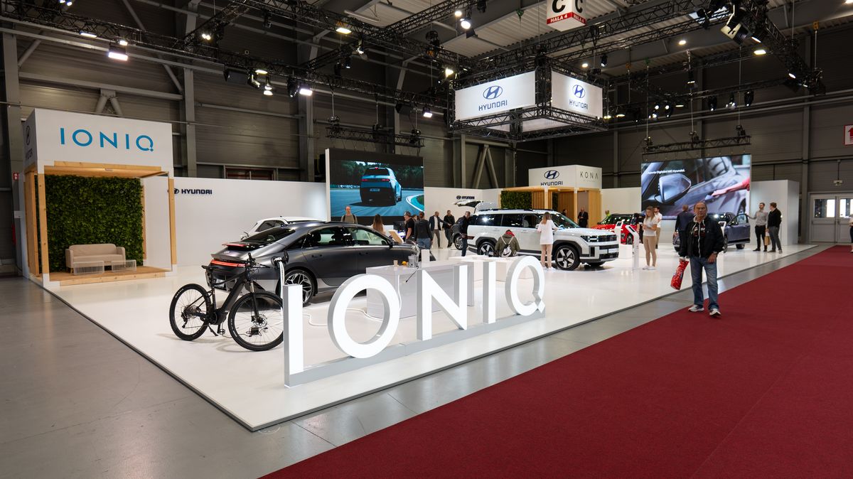 Škoda Superb a Kodiaq, VW ID.7, Kia EV9 nebo Hyundai Kona: Prohlédněte si nejdůležitější novinky e-Salonu