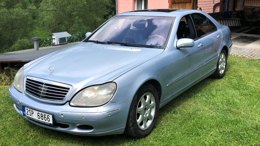 Mercedes po Karlu Gottovi: Luxusní výbava, silný motor a slavný majitel – a překvapivá cenovka