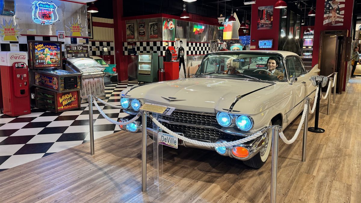 Mafiánský Ford, Batmanova kára a tisíce jukeboxů. Terra Technica u Znojma vám ukáže živé cestování v čase