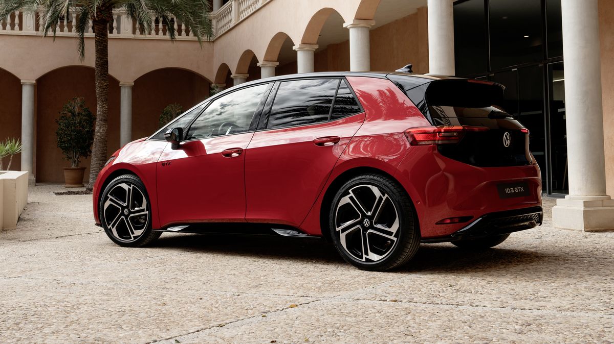 Sportování na baterky má prima parametry, ale i svá úskalí: První elektrický hot hatch VW prozrazuje českou cenu