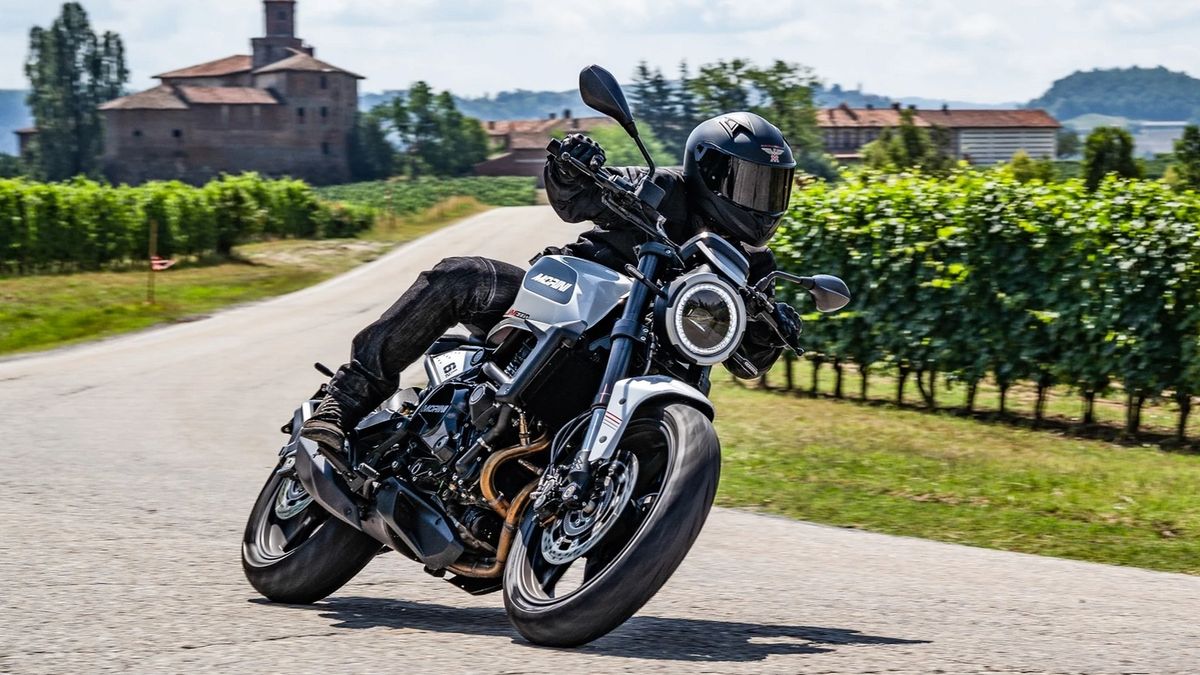 Vybrali jsme dostupné velké motorky na neomezený řidičák. Na tyhle krásky vám bude stačit 200 000 Kč