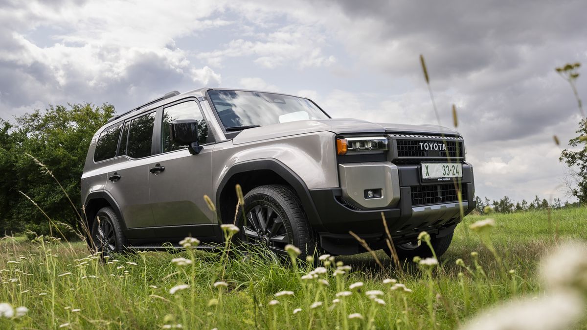 Legenda se vrací! Toyota uvádí na český trh nový Land Cruiser, tradičního off-roadového drsňáka