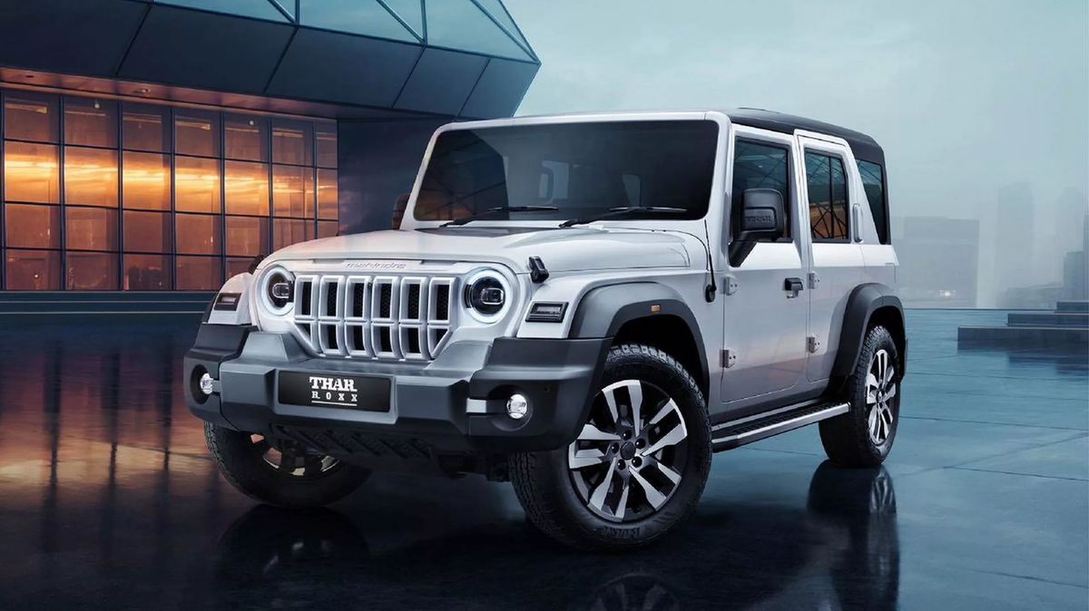 Vypadá jako Jeep Wrangler, ale je to Mahindra Thar Roxx. Ve své domovině se navíc prodává za vyloženě směšnou cenu