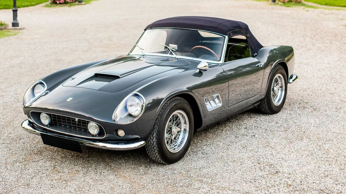 Na pohled obyčejný roadster od Ferrari se prodal za ohromující částku. Výjimečný není jen svým dvanáctiválcem
