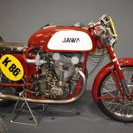 Závodní provedení Jawa 500 DOHC (dva vačkové hřídele v hlavě válců) z roku 1951